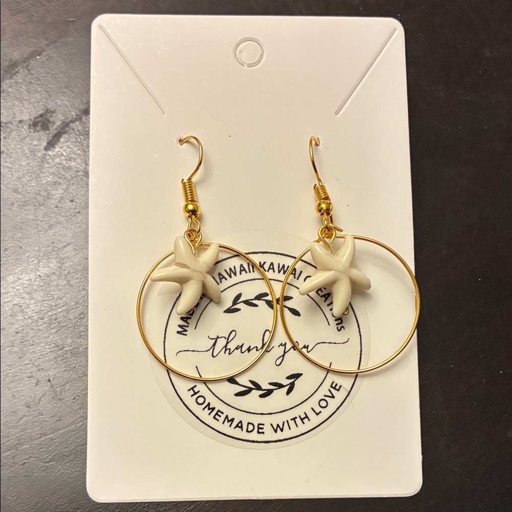 NWOT Gold and Cream Starfish Hoop Earrings